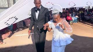 Newly Weds Mr and Mrs Mokgari first Dance (Wedding Reception)