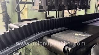 Sidewall cleat rubber conveyor belt