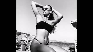 Serenay Sarıkaya'dan Instagram'ı sallayan bikinili poz!