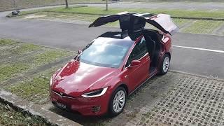 Tesla Model X in Singapore - Falcon doors opening and closing