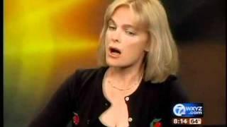 Erika Eleniak in studio