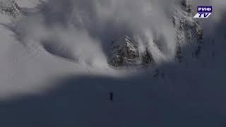 сноубордист уходит от лавины в Пиренеях Avalanche in the Heart of the Pyrenees || ViralHog