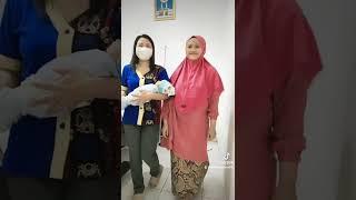 hiburan stlh pasien melahirkan #bidan #kesehatan #melahirkannormal
