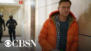 Russian opposition leader Alexey Navalny ends hunger strike