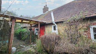 We Found an ABANDONED Bungalow Left Frozen in Time