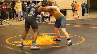 Quarterfinals - Lamero Caesar of Waukegan [G] v Ryan Darnell of Quincy Notre Dame [R] (195)