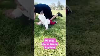 Mi bebe aprendiendo a gatear