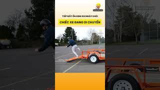 Tiếp đất ổn định khi nhảy khỏi chiếc xe đang di chuyển