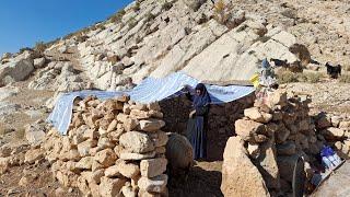 Jahangir and Maryam trying to cover the roof of the sheep to prevent the cold in the mountains