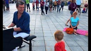 street piano performance: people were shocked...