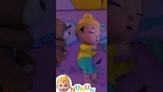 Eight in the bed | Nursery Rhymes & Kids Songs | NuNu Tv  #babysongs #kidssongs #kindergartensong