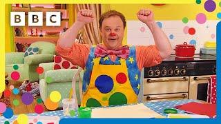 Mr Tumble's Painting Activity | Mr Tumble and Friends