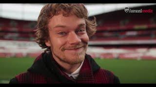 Game of Thrones star Alfie Allen visits Emirates Stadium