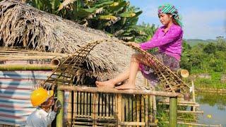 single mother completed the bamboo gate for her small house, the man came and helped her