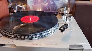 Vintage Technics SL-D2 Direct Drive Turntable w curved tonearm. Demo.