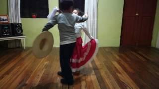 Clases de Marinera de Nicolás y Romina.