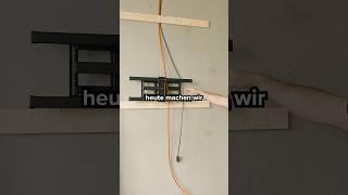 Die Unterkonstruktion für die TV-Wand selber bauen. #diy #renovieren #tvwall #tvwand #handwerk