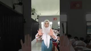 cewek sma rok ketat licin