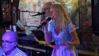 Oktoberfest in Tower Bridge mit Duo Wie-Waldi