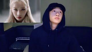 [ENG SUB] Stray Kids Chan listening to LOONA’s ‘PTT (Paint the Town)’