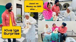 Jassi ne Billi ‍⬛ Gift diti sadi bebe nu (ਬੇਬੇ ਖੁਸ਼ ਹੋਗੀ ਦੇਖ ਕੇ ) #sanoverbal #vlog