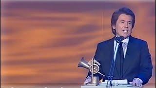 La Academia de la Música premia a Raphael / Премия Академии музыки Рафаэлю. 2006 viva-raphael.com