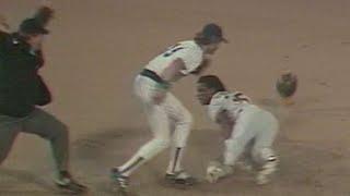 OAK@MIL: Henderson's 118th stolen base of 1982 season