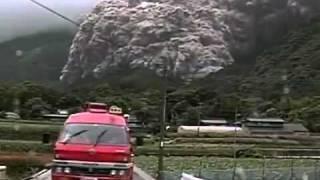 Dome collapse and pyroclastic flow at Unzen Volcano