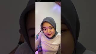 jilbab rhiinn live bigo goyang hot, keliatan bh nya bikin crt.. #jilbab#viral#live#bigo#goyang