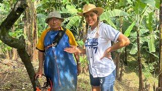 A sus más de 70 años sigue trabajando en el campo