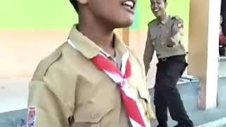 VIRAL !!! anak kecil pake seragam pramuka nyanyi dangdut tanda tanda