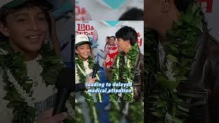 No wonder David Hekili Kenui Bell bent his left leg at the Lilo & Stitch premiere #usa#david hekili