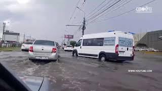 В Ставрополе кратковременный, но сильный летний дождь стал причиной потопа