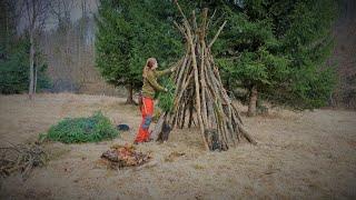 Overnight in a self-made tipi - Bushcraft tour with new knives - Vanessa Blank