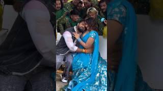 Khesari Lal और Neelam Giri सूटिंग सेट पर रोमांस  करते हुए #viralvideo #khesari #trending #khesari