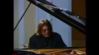 Andrei Gavrilov plays Chopin, Ravel, Scriabin, Prokofiev, Scarlatti - video