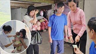 The poor girl did not have money to take her child to the doctor, so SIN NHAT helped her