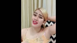 ketiak basah tante semok rambut pirang