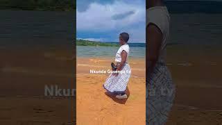 Gogo atembera Kuri muhazi yumva akayaga keza  #gospelmusic #nkundagospel
