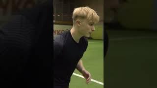 Это точно вратарь, а не нападающий?