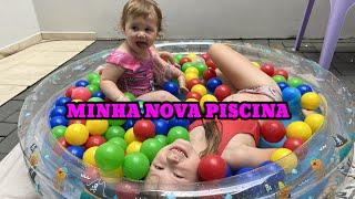 LARI E VI BRINCANDO NA NOVA PISCINA DE PLÁSTICO