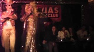 Olivias Jones Show Club mit Doubel Faces auf der Reeperbahn Nachts...