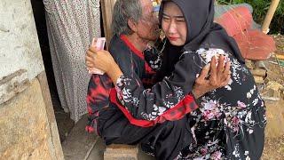 BANJIR AIR MATA MELIHAT GADIS CANTIK DEKAP ERAT AYAHNYA YANG MENDERITA SAKIT TAK KUNJUNG SEMBUH