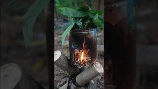 Survival Skill: Save the body from mosquitoes in the forest! #lifehacks #camping #ideas #outdoors