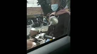 ngintip cewek cantik dari dalam mobil
