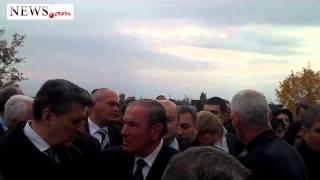 Levon Ter-Petrosyan lays flowers at memorial to Vazgen Sargsyan