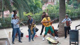 Уличные Музыканты в Парке Гуэля Барселона  Street Musicians at Park Guell Barcelona