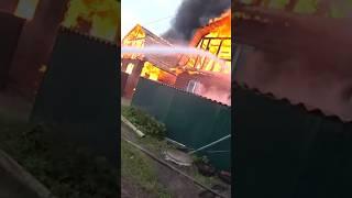 Такая жесть среди белого дня… полное видео на канале «Я пожарный»