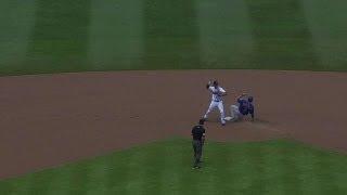 Freeman turns a nice double play in seventh