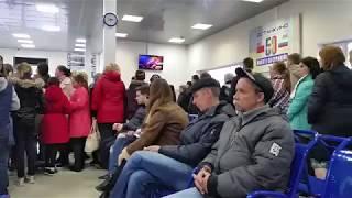 Куча народу толпятся на 17й КПП в Москве на  Академика Королева 12